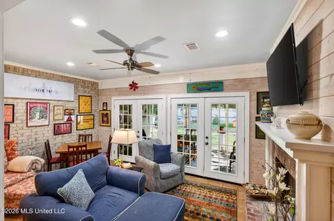 Living - 89364 E Diamondhead Dr, Diamondhead, MS 39525 photo 8 of 8