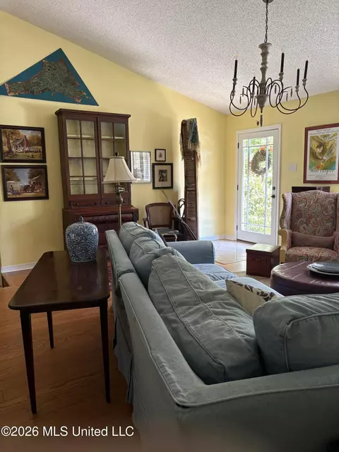 Living - 89364 E Diamondhead Dr, Diamondhead, MS 39525 photo 7 of 8