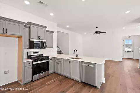 Kitchen - 836 Coahoma Ct, Nesbit, MS 38651 photo 2 of 2