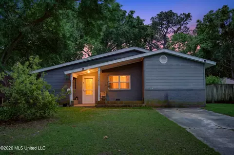 2208 Kingsberry Ave, Pascagoula, MS 39567