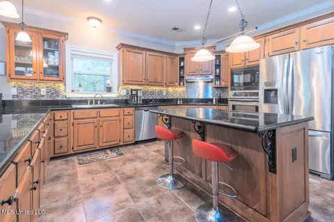 Kitchen - 2670 Emerald Way Dr, Hernando, MS 38632 photo 2 of 4