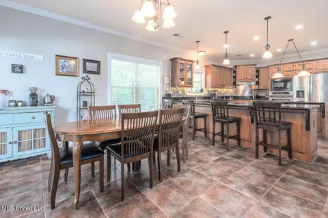 Dining - 2670 Emerald Way Dr, Hernando, MS 38632 photo 2 of 3