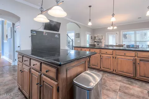 Kitchen - 2670 Emerald Way Dr, Hernando, MS 38632 photo 4 of 4