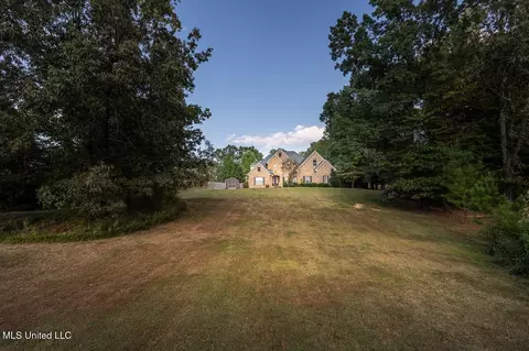 Exterior - 2670 Emerald Way Dr, Hernando, MS 38632 photo 4 of 14