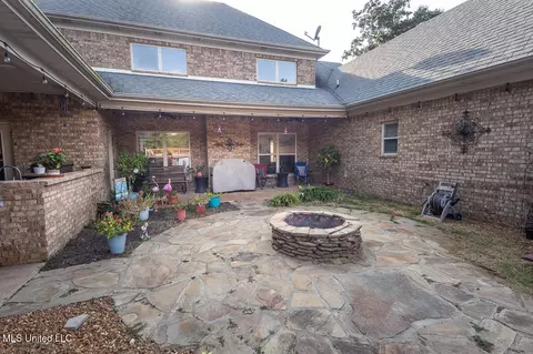 Exterior - 2670 Emerald Way Dr, Hernando, MS 38632 photo 7 of 14