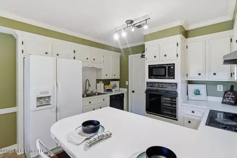 Kitchen - 4008 Big Oak Dr, Jackson, MS 39272 photo 1 of 3