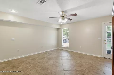 Living - 4008 Big Oak Dr, Jackson, MS 39272 photo 2 of 4