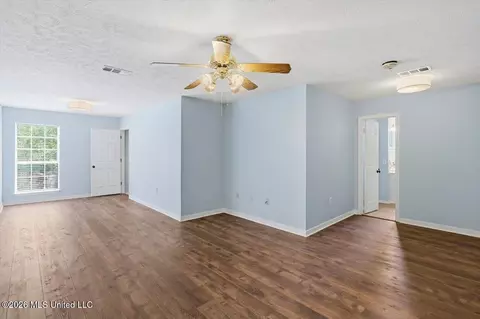 Living - 4008 Big Oak Dr, Jackson, MS 39272 photo 4 of 4