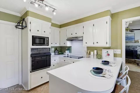 Kitchen - 4008 Big Oak Dr, Jackson, MS 39272 photo 3 of 3