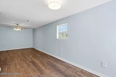 Living - 4008 Big Oak Dr, Jackson, MS 39272 photo 3 of 4