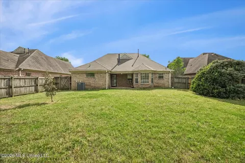 Exterior - 7238 Crape Myrtle Dr, Olive Branch, MS 38654 photo 6 of 7