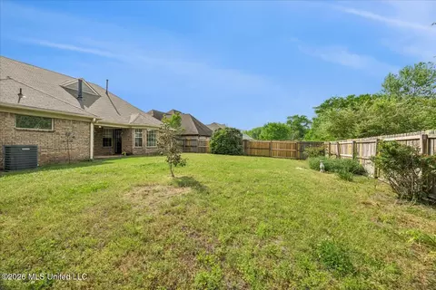 Exterior - 7238 Crape Myrtle Dr, Olive Branch, MS 38654 photo 7 of 7