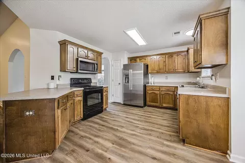 Kitchen - 7238 Crape Myrtle Dr, Olive Branch, MS 38654 photo 1 of 2