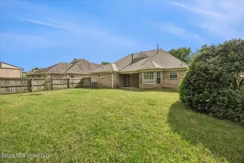 Exterior - 7238 Crape Myrtle Dr, Olive Branch, MS 38654 photo 4 of 7
