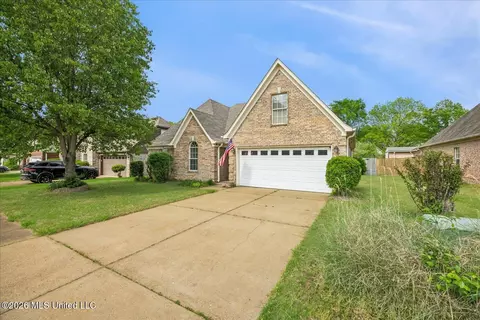 Exterior - 7238 Crape Myrtle Dr, Olive Branch, MS 38654 photo 2 of 7