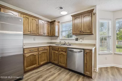 Kitchen - 7238 Crape Myrtle Dr, Olive Branch, MS 38654 photo 2 of 2
