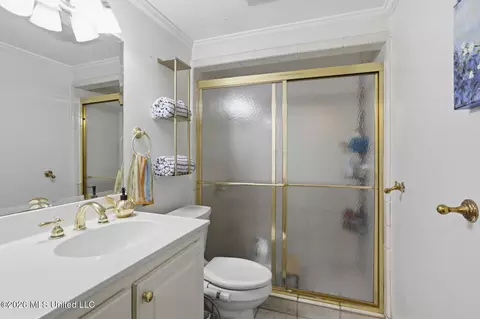 Bath - 1012 Buckley Dr, Jackson, MS 39206 photo 2 of 6