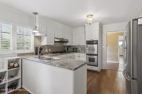 Kitchen - 1012 Buckley Dr, Jackson, MS 39206 photo 3 of 6