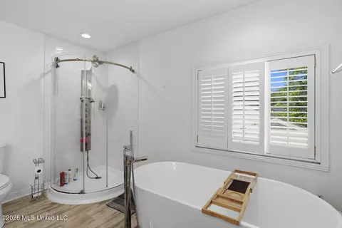 Bath - 1012 Buckley Dr, Jackson, MS 39206 photo 5 of 6