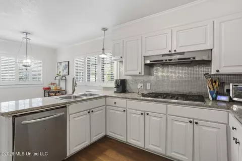 Kitchen - 1012 Buckley Dr, Jackson, MS 39206 photo 5 of 6