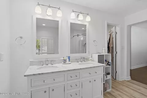 Bath - 1012 Buckley Dr, Jackson, MS 39206 photo 4 of 6