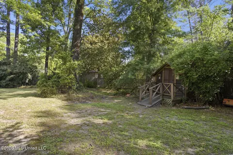 Exterior - 1012 Buckley Dr, Jackson, MS 39206 photo 6 of 10