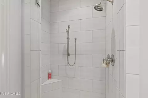 Bath - 1004 Sapphire Xing, Flowood, MS 39232 photo 3 of 7
