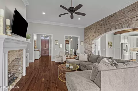 Living - 1004 Sapphire Xing, Flowood, MS 39232 photo 1 of 2