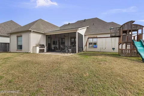 Exterior - 1004 Sapphire Xing, Flowood, MS 39232 photo 9 of 12