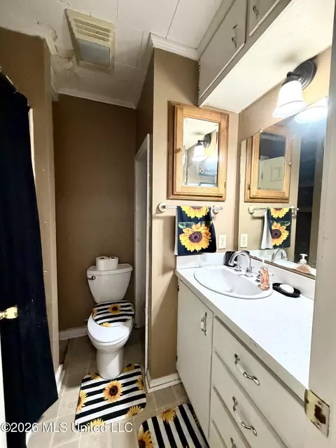 Bath - 809 Robertson St, Brookhaven, MS 39601 photo 1 of 5
