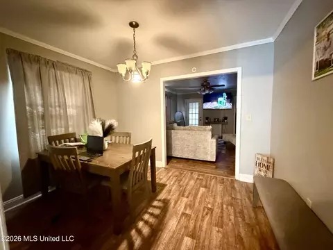 Dining - 809 Robertson St, Brookhaven, MS 39601 photo 1 of 1