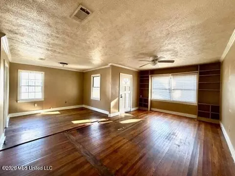 Living - 254 Rogers Cir, Brookhaven, MS 39601 photo 1 of 3