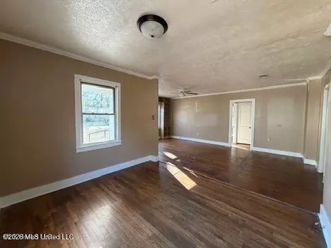 Living - 254 Rogers Cir, Brookhaven, MS 39601 photo 3 of 3
