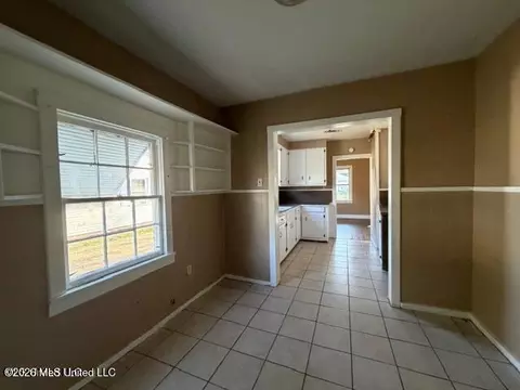 Entry Way - 254 Rogers Cir, Brookhaven, MS 39601 photo 4 of 5