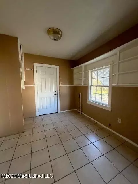 Entry Way - 254 Rogers Cir, Brookhaven, MS 39601 photo 5 of 5