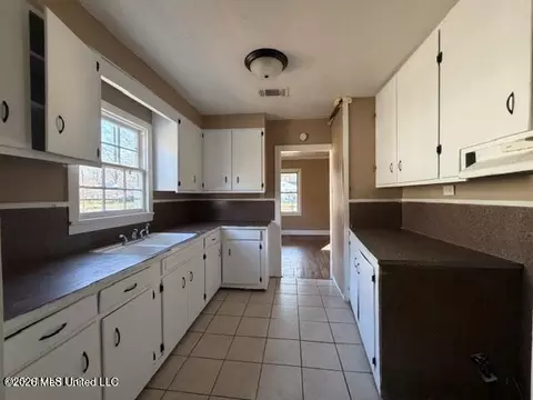 Entry Way - 254 Rogers Cir, Brookhaven, MS 39601 photo 3 of 5
