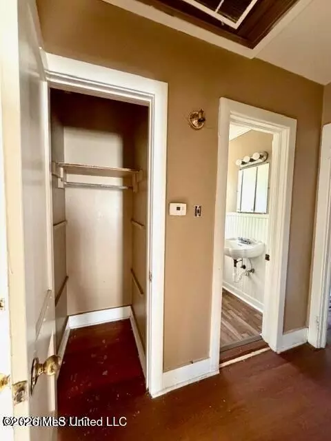 Entry Way - 254 Rogers Cir, Brookhaven, MS 39601 photo 1 of 5