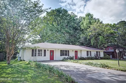 703 Franklin Dr, Clinton, MS 39056