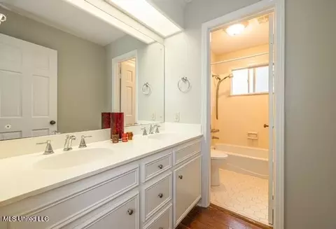 Bath - 5477 River Thames Pl, Jackson, MS 39211 photo 7 of 8