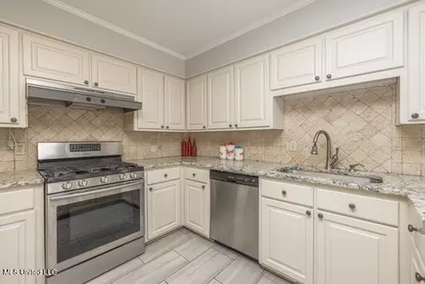 Kitchen - 5477 River Thames Pl, Jackson, MS 39211 photo 2 of 2
