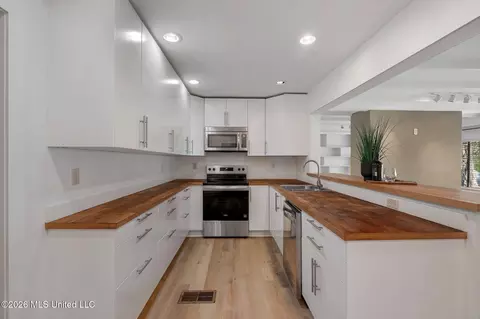 Kitchen - 1005 S Jackson St, Brookhaven, MS 39601 photo 2 of 5