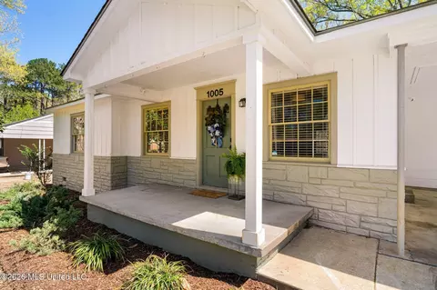 Exterior - 1005 S Jackson St, Brookhaven, MS 39601 photo 5 of 12