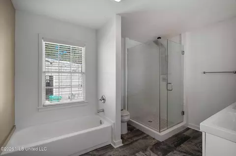 Bath - 1005 S Jackson St, Brookhaven, MS 39601 photo 4 of 6