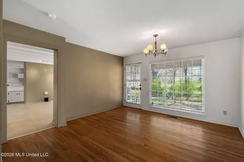 Living - 1005 S Jackson St, Brookhaven, MS 39601 photo 4 of 9