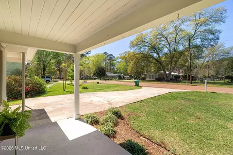 Exterior - 1005 S Jackson St, Brookhaven, MS 39601 photo 6 of 12