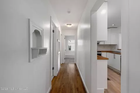 Entry Way - 1005 S Jackson St, Brookhaven, MS 39601 photo 1 of 1