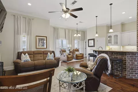 Living - 105 Owen St, Madison, MS 39110 photo 1 of 2