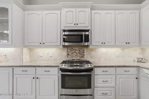 Kitchen - 105 Owen St, Madison, MS 39110 photo 4 of 4