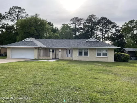 6405 W Shore Dr, Ocean Springs, MS 39564