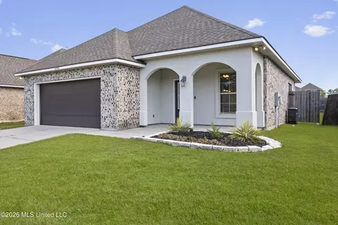 16790 Desmare St, Gulfport, MS 39503